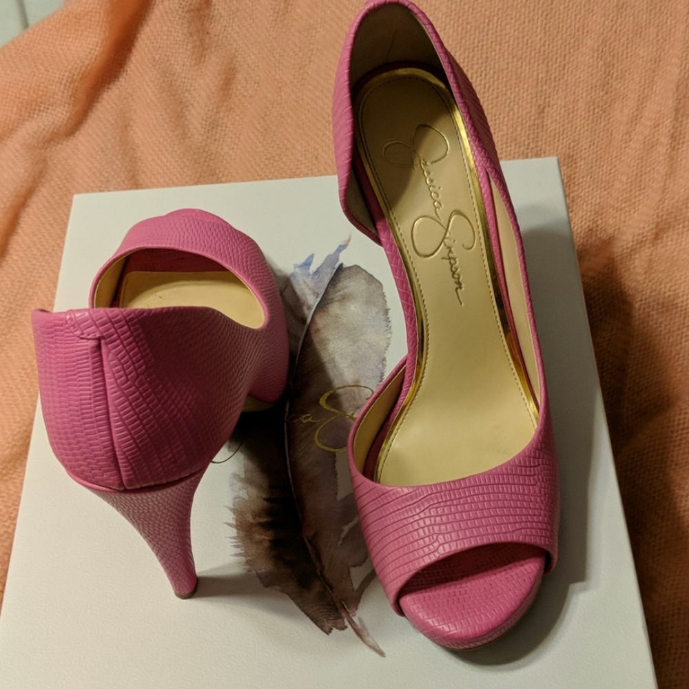 Hot pink peep toe pumps!!